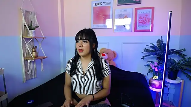 Snapshot of Sophiie_Bennet chatting on May 27, 2026, 11:39 am Sophiie Bennet online show from May 27, 2026, 11:39 am