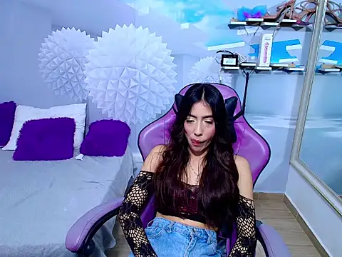 AMBEL-ROSE online show from May 16, 2026, 4:33 am