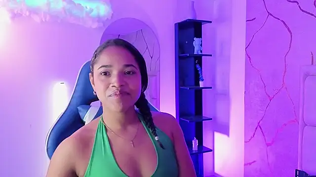 Snapshot of BrianaRuiiz_ chatting on June 8, 2026, 1:33 pm BrianaRuiiz online show from June 8, 2026, 1:33 pm