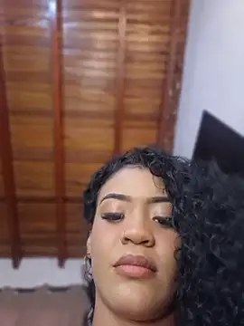 Alondra1810 online show from May 22, 2026, 9:24 pm