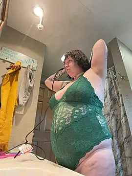 Snapshot of LilithNyxx chatting on May 5, 2026, 2:31 pm LilithNyxx online show from May 5, 2026, 2:31 pm
