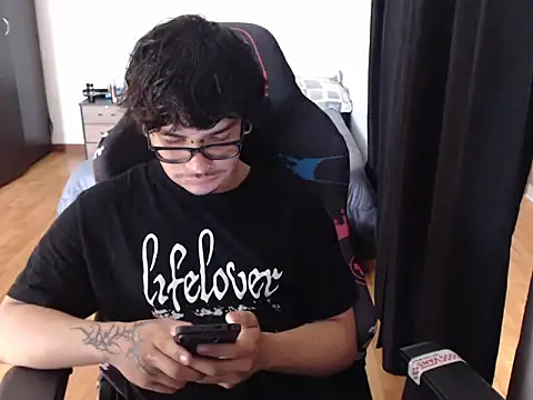 Snapshot of lilgothboy chatting on May 20, 2026, 1:19 pm lilgothboy online show from May 20, 2026, 1:19 pm