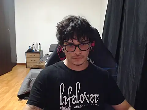 Snapshot of lilgothboy chatting on May 5, 2026, 5:32 am lilgothboy online show from May 5, 2026, 5:32 am