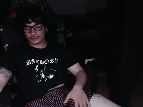 Snapshot of lilgothboy chatting on June 2, 2026, 5:51 am lilgothboy online show from June 2, 2026, 5:51 am