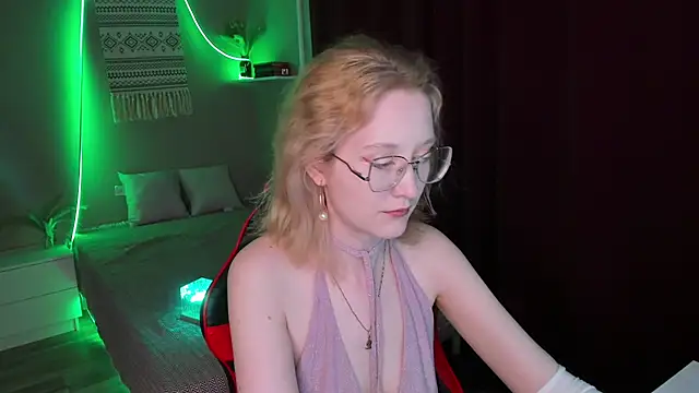 LunaTerry online show from July 14, 2026, 7:24 am