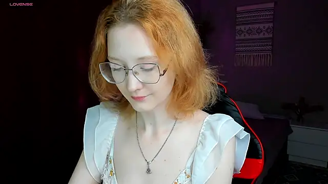 LunaTerry online show from June 10, 2026, 7:42 am
