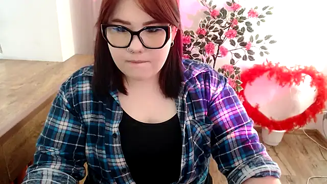 Snapshot of KarolinasHot chatting on June 14, 2026, 1:23 pm KarolinasHot online show from June 14, 2026, 1:23 pm