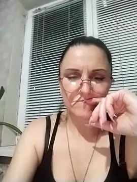 Snapshot of MillaMia45 chatting on May 8, 2026, 6:45 pm MillaMia45 online show from May 8, 2026, 6:45 pm