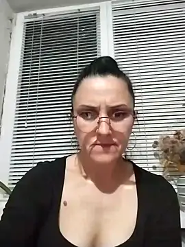 Snapshot of MillaMia45 chatting on May 7, 2026, 6:22 pm MillaMia45 online show from May 7, 2026, 6:22 pm