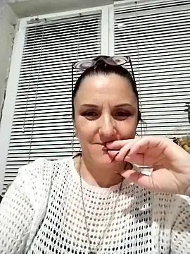 Snapshot of MillaMia45 chatting on May 13, 2026, 7:43 pm MillaMia45 online show from May 13, 2026, 7:43 pm