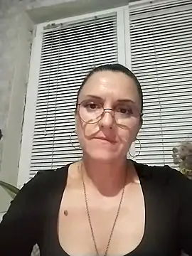 Snapshot of MillaMia45 chatting on May 14, 2026, 7:11 pm MillaMia45 online show from May 14, 2026, 7:11 pm