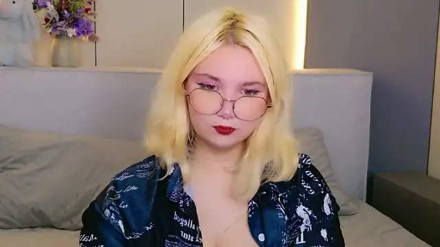 Snapshot of Cassey_Well chatting on May 25, 2026, 10:36 am Cassey Well online show from May 25, 2026, 10:36 am