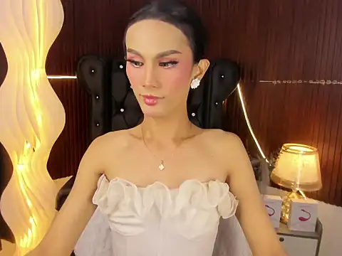 Snapshot of Estella_Hilton chatting on June 16, 2026, 11:43 am Estella Hilton online show from June 16, 2026, 11:43 am