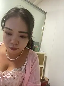 tutu13145 online show from May 5, 2026, 2:53 pm