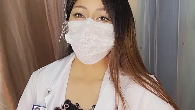 honeypeach666 online show from May 25, 2026, 2:05 pm