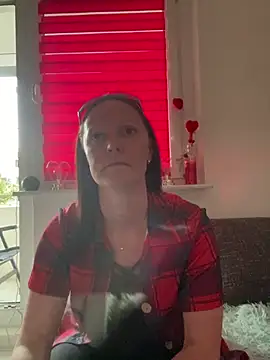 LindaLee90 online show from July 8, 2026, 7:14 pm