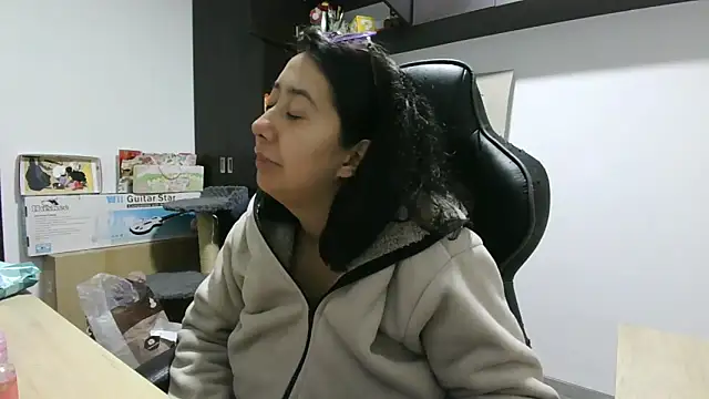 Snapshot of saramaSS chatting on May 31, 2026, 1:55 am saramaSS online show from May 31, 2026, 1:55 am