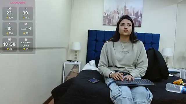ValerieLyon  online show from June 3, 2026, 8:13 pm