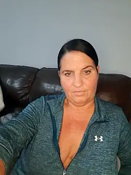 Snapshot of Velvet-Milf chatting on May 17, 2026, 5:40 am Velvet-Milf online show from May 17, 2026, 5:40 am
