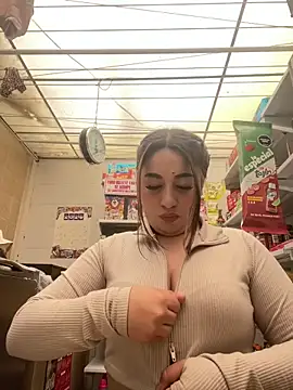 Snapshot of IvySanchez_Pinkk chatting on June 2, 2026, 5:13 pm IvySanchez Pinkk online show from June 2, 2026, 5:13 pm