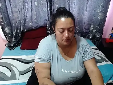Snapshot of FabritziAPiel chatting on May 27, 2026, 2:35 pm FabritziAPiel online show from May 27, 2026, 2:35 pm
