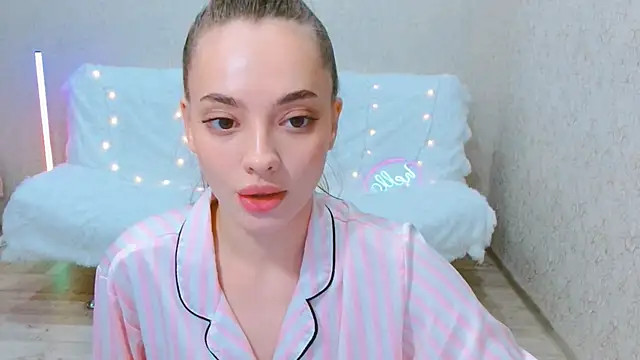 Snapshot of SiennaMia chatting on May 29, 2026, 4:57 pm SiennaMia online show from May 29, 2026, 4:57 pm