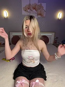 Snapshot of Mila_murmur chatting on May 7, 2026, 6:33 pm Mila murmur online show from May 7, 2026, 6:33 pm