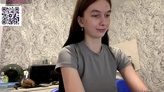 Snapshot of HinaDesire chatting on July 1, 2026, 6:41 pm HinaDesire online show from July 1, 2026, 6:41 pm