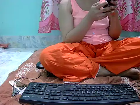 angelqueen19 online show from May 13, 2026, 8:05 pm