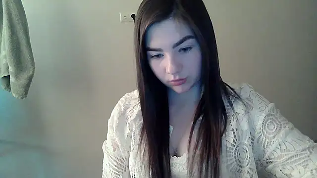 Kira711q online show from May 7, 2026, 3:37 pm