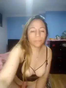 Snapshot of queen_silvanna chatting on July 23, 2026, 3:59 am queen silvanna online show from July 23, 2026, 3:59 am