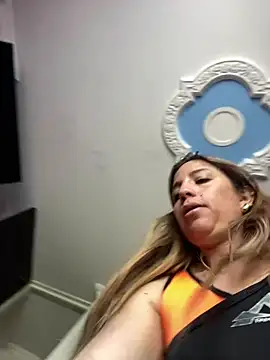 Snapshot of queen_silvanna chatting on June 19, 2026, 1:39 pm queen silvanna online show from June 19, 2026, 1:39 pm