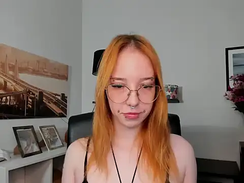 Snapshot of foxSonya chatting on May 27, 2026, 5:37 am foxSonya online show from May 27, 2026, 5:37 am