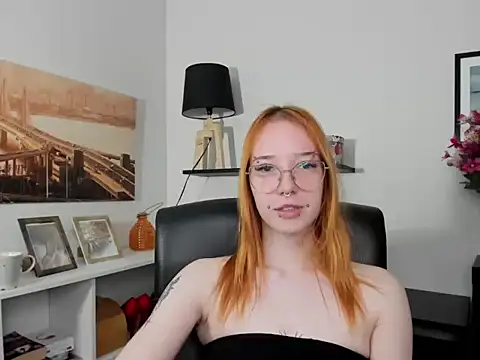 Snapshot of foxSonya chatting on May 19, 2026, 5:47 am foxSonya online show from May 19, 2026, 5:47 am