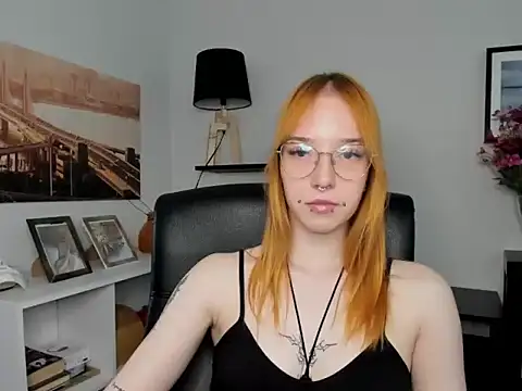 Snapshot of foxSonya chatting on June 1, 2026, 5:51 am foxSonya online show from June 1, 2026, 5:51 am