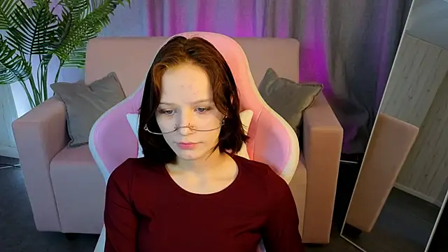 Snapshot of AliceJohansone chatting on May 15, 2026, 1:36 am AliceJohansone online show from May 15, 2026, 1:36 am
