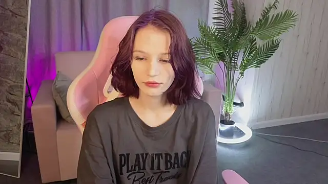 Snapshot of AliceJohansone chatting on May 31, 2026, 1:33 am AliceJohansone online show from May 31, 2026, 1:33 am