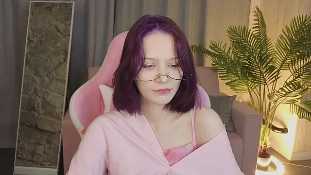 Snapshot of AliceJohansone chatting on May 28, 2026, 1:35 am AliceJohansone online show from May 28, 2026, 1:35 am