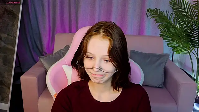 Snapshot of AliceJohansone chatting on May 20, 2026, 1:35 am AliceJohansone online show from May 20, 2026, 1:35 am