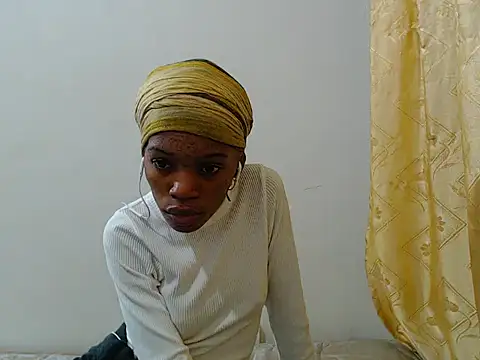 Snapshot of PetiteBarbie_05 chatting on June 11, 2026, 9:01 pm PetiteBarbie 05 online show from June 11, 2026, 9:01 pm