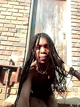 Snapshot of PetiteBarbie_05 chatting on May 25, 2026, 12:37 pm PetiteBarbie 05 online show from May 25, 2026, 12:37 pm