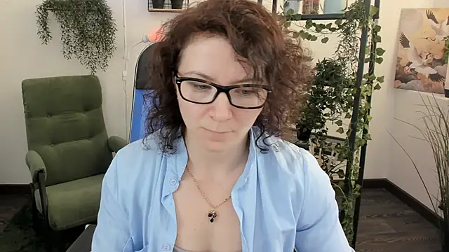 Snapshot of AureliaGleam chatting on May 18, 2026, 1:39 am AureliaGleam online show from May 18, 2026, 1:39 am