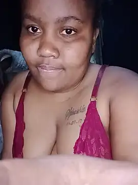 ChubbyMidgetxxx19 online show from June 21, 2026, 12:33 pm