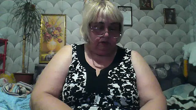 Snapshot of MarinaFarina53 chatting on May 29, 2026, 5:52 pm MarinaFarina53 online show from May 29, 2026, 5:52 pm