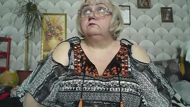 Snapshot of MarinaFarina53 chatting on May 28, 2026, 12:00 pm MarinaFarina53 online show from May 28, 2026, 12:00 pm
