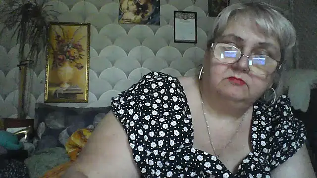 MarinaFarina53 online show from July 6, 2026, 3:14 pm