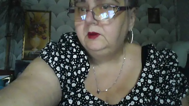 MarinaFarina53 online show from July 6, 2026, 5:03 am