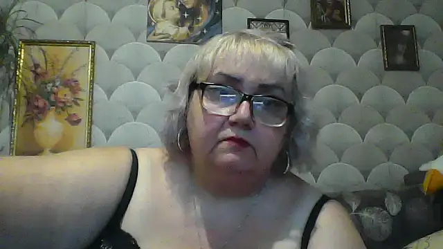 MarinaFarina53 online show from July 15, 2026, 4:47 pm