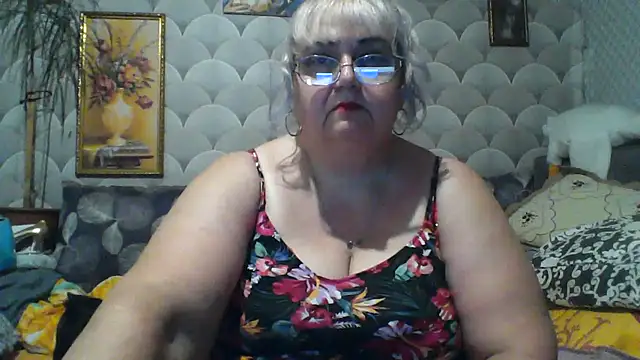 MarinaFarina53 online show from July 1, 2026, 6:19 pm