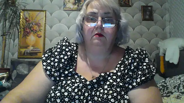 MarinaFarina53 online show from July 7, 2026, 7:28 pm